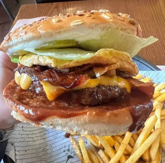 Cover Picture 2 Of Classic Burger