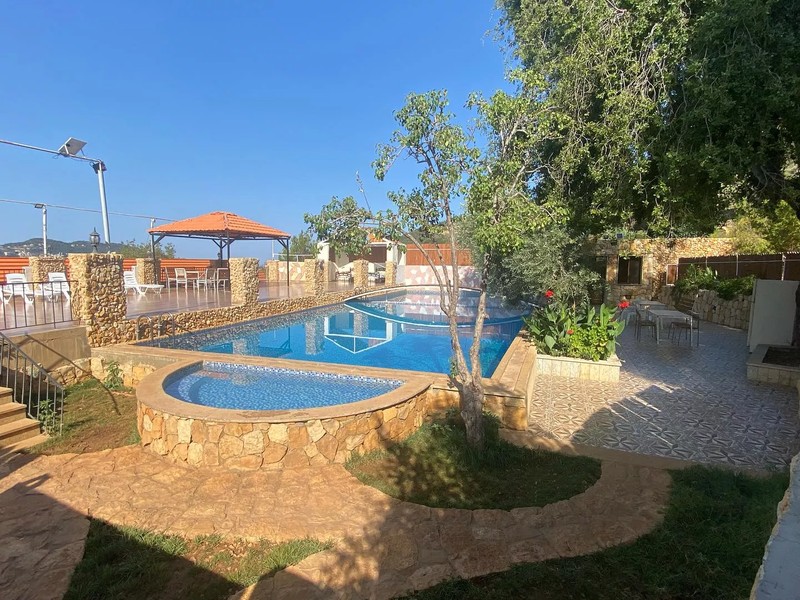 Cover Picture 2 Of Crystal Private Pool