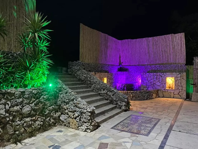 Cover Picture 1 Of Reef Guesthouse