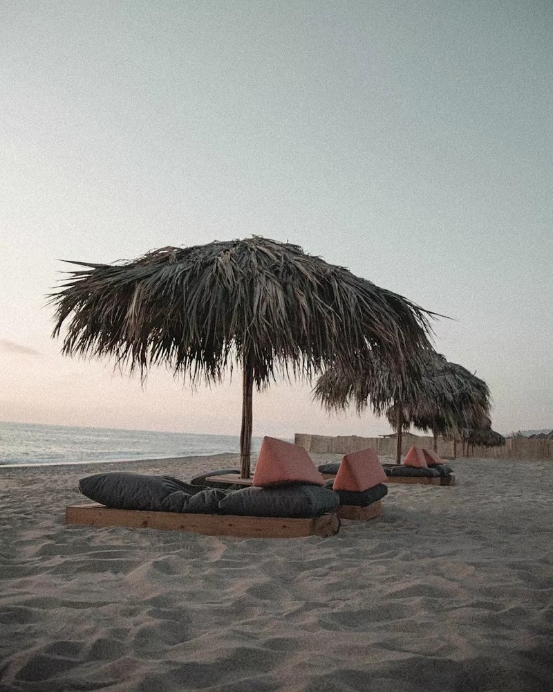 Cover Picture 1 Of Vaia Beach
