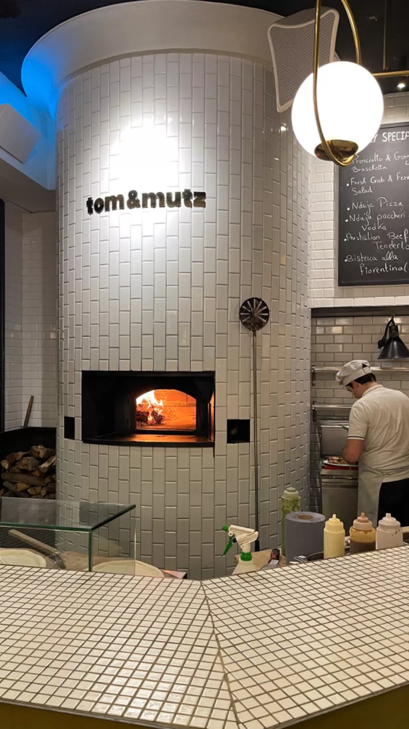 Cover Picture 1 Of Tom and Mutz