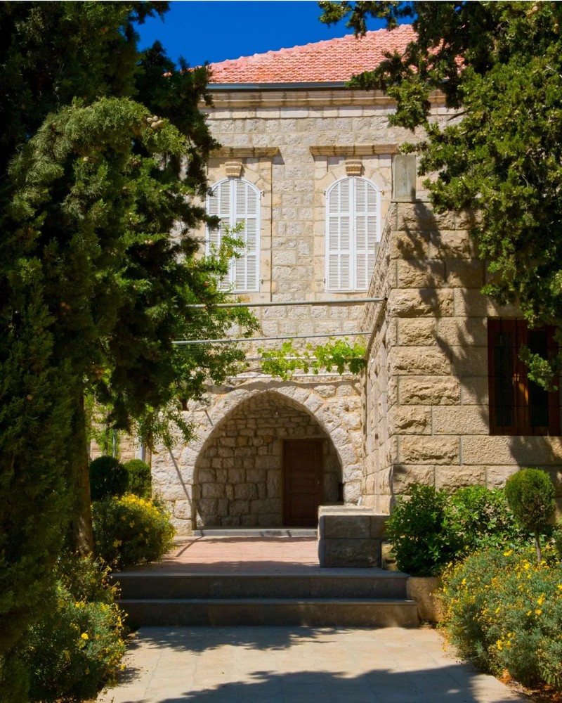 Cover Picture 1 Of Leila Min Lebnen