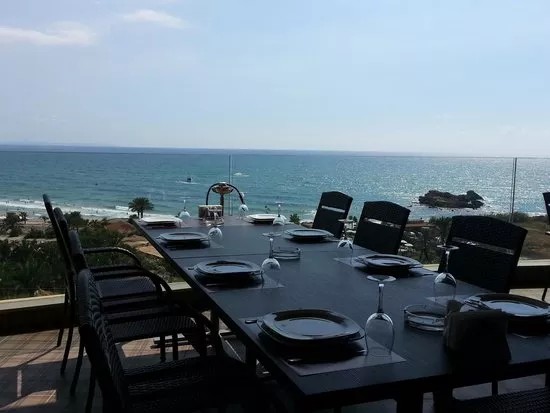 Cover Picture 1 Of La Table Hafroun