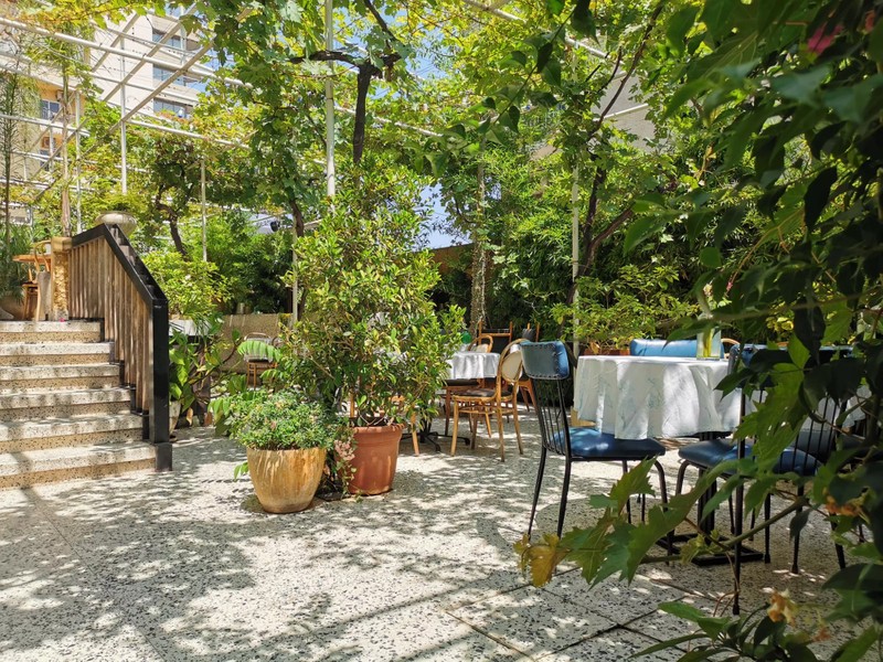 Cover Picture 2 Of Makan