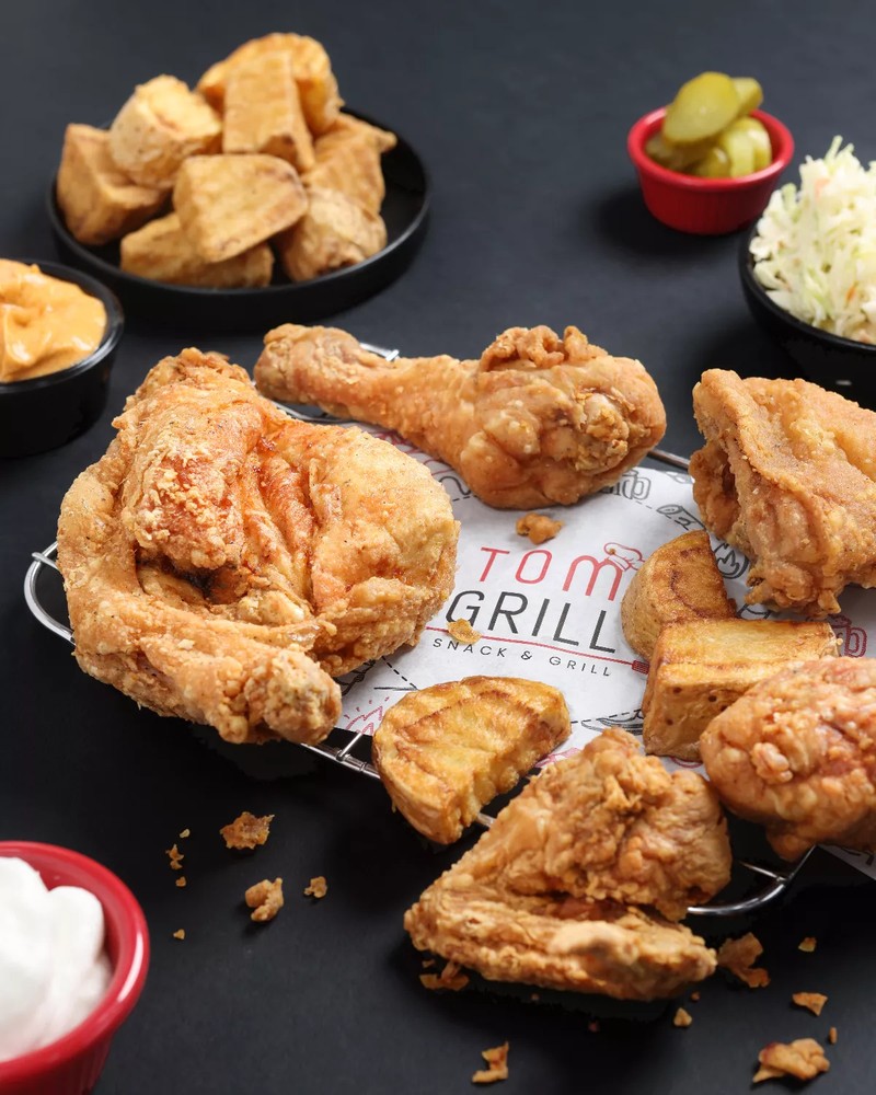 Cover Picture 3 Of Tom Grill.