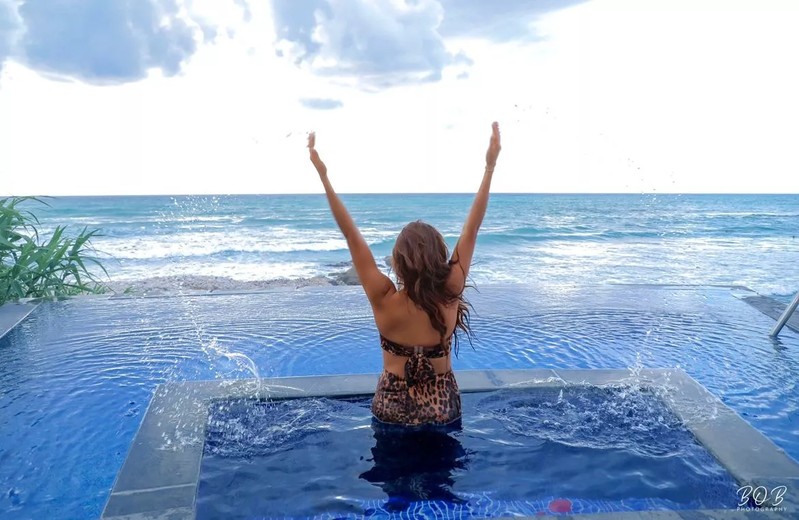 Cover Picture 1 Of Janna Sur Mer